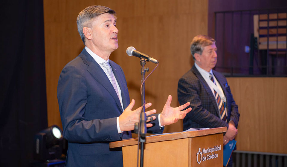 imagen de los disertantes y conferencias