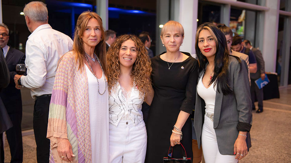 imagen de los disertantes y conferencias