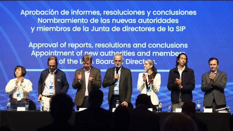 imagen de los disertantes y conferencias