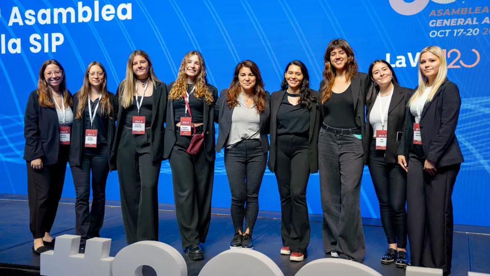 imagen de los disertantes y conferencias